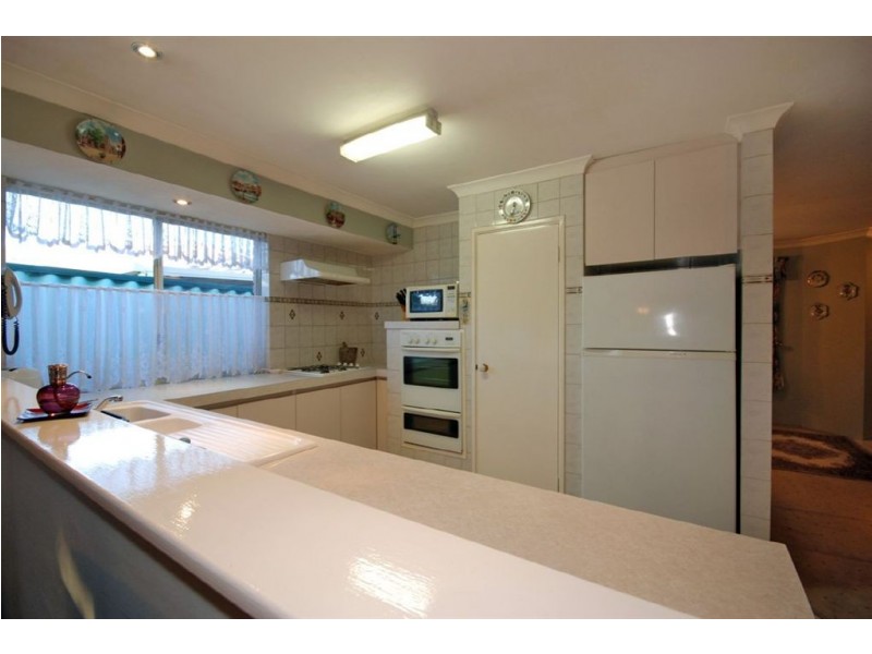 27 Gardiner Heights, Kinross WA 6028