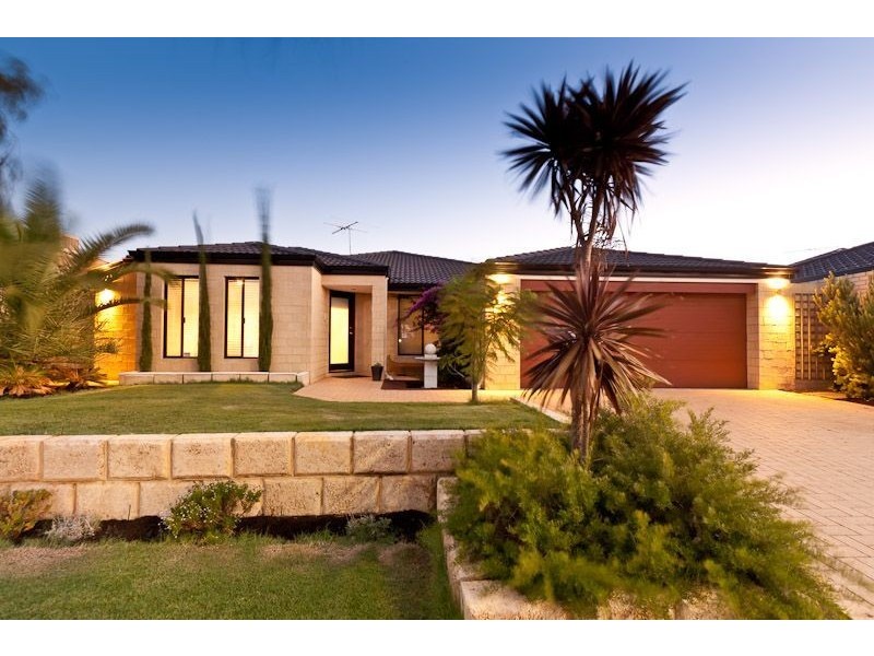 92 St Stephens Crescent, Tapping WA 6065