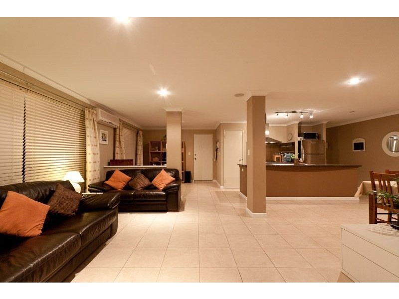 92 St Stephens Crescent, Tapping WA 6065