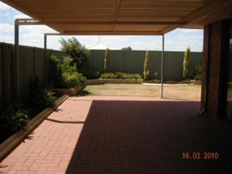 18 Adelong Circuit, Merriwa WA 6030