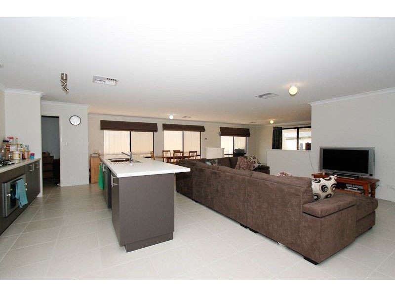 14 Lynella Circuit, Banksia Grove WA 6031