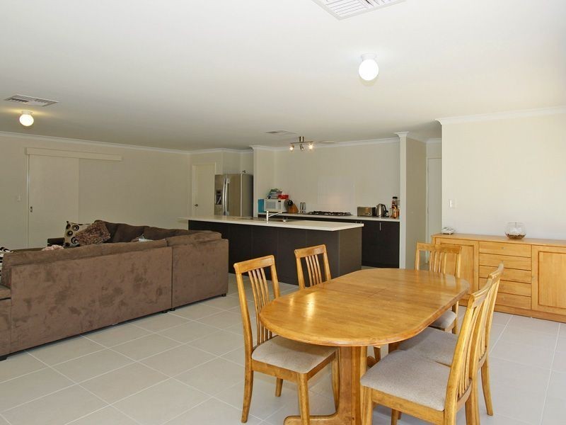 14 Lynella Circuit, Banksia Grove WA 6031