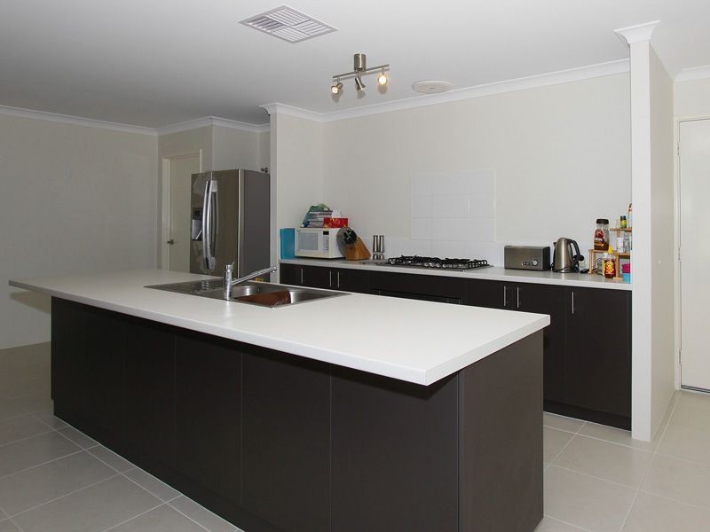 14 Lynella Circuit, Banksia Grove WA 6031