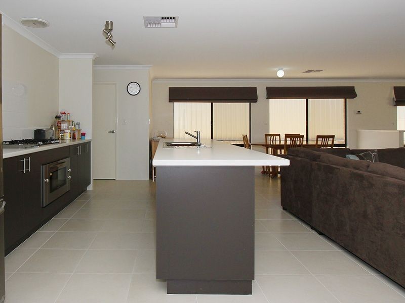 14 Lynella Circuit, Banksia Grove WA 6031