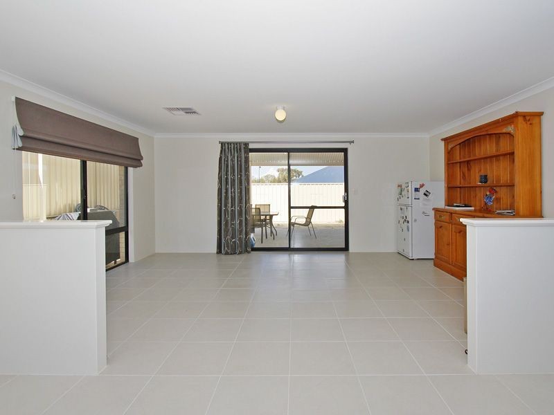 14 Lynella Circuit, Banksia Grove WA 6031