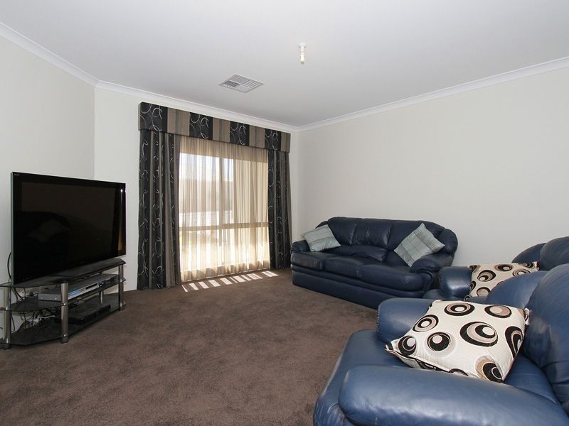 14 Lynella Circuit, Banksia Grove WA 6031