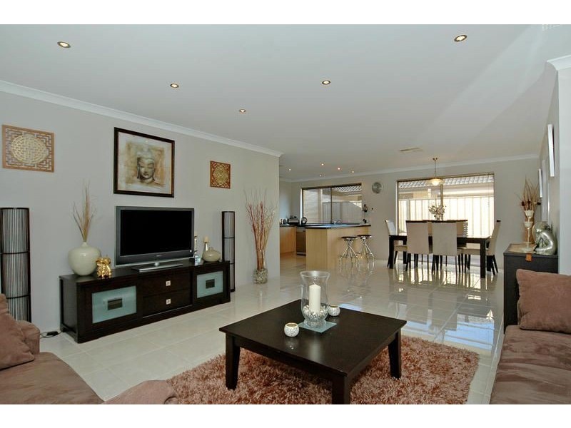 4 Enfield Turn, Carramar WA 6031