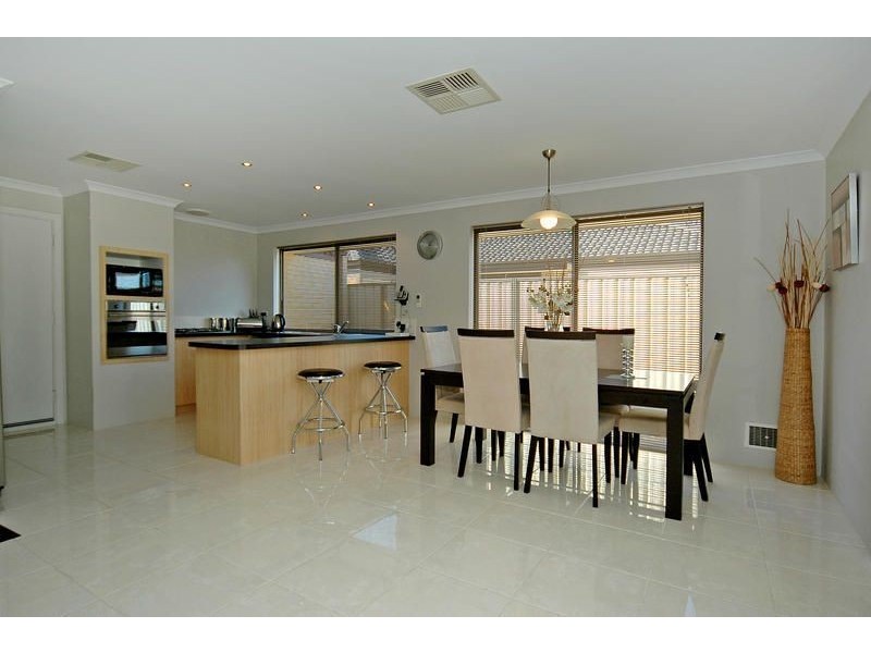 4 Enfield Turn, Carramar WA 6031