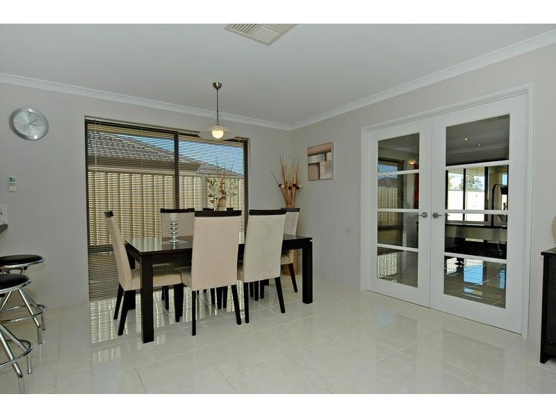4 Enfield Turn, Carramar WA 6031