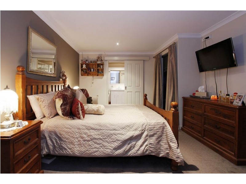 115 Sussex Bend, Lower Chittering WA 6084