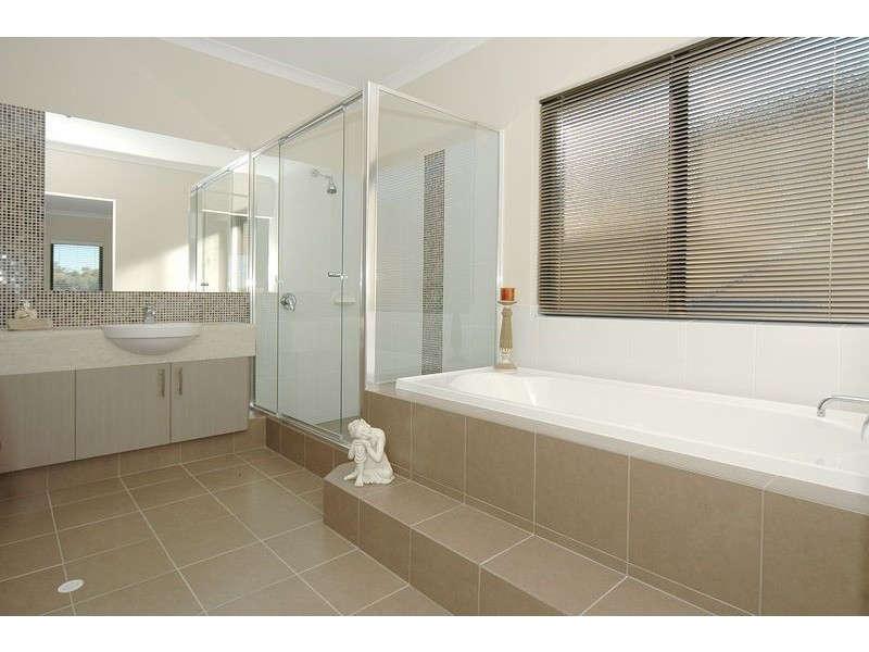 14 Collanda Circuit, Carramar WA 6031