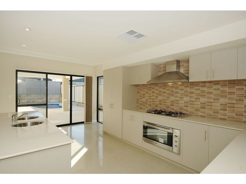 14 Collanda Circuit, Carramar WA 6031