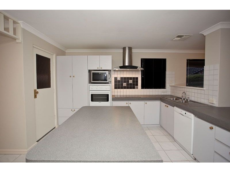 39 Meadowbrook Promenade, Currambine WA 6028