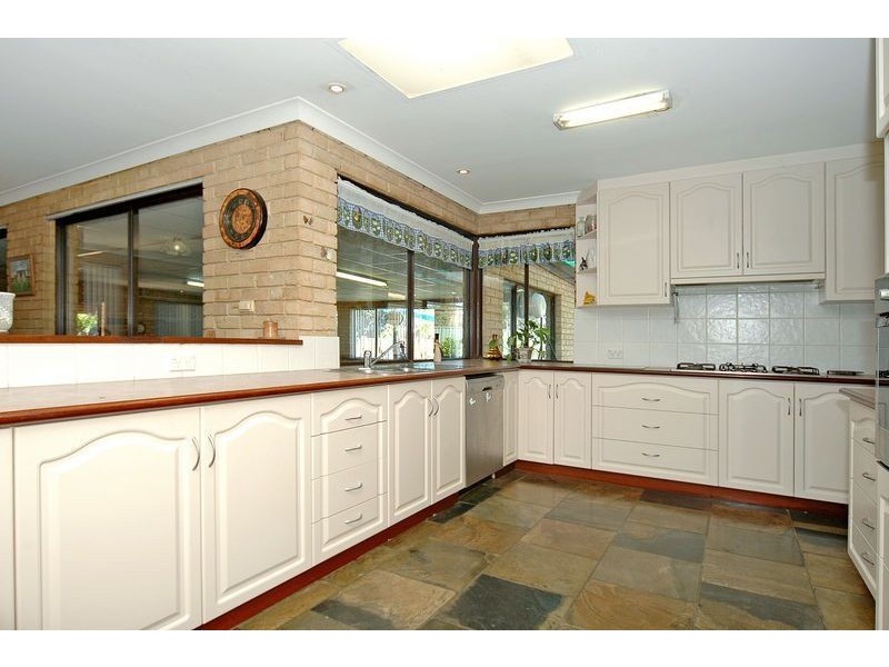 15 Lee-Steere Drive, Mariginiup WA 6065