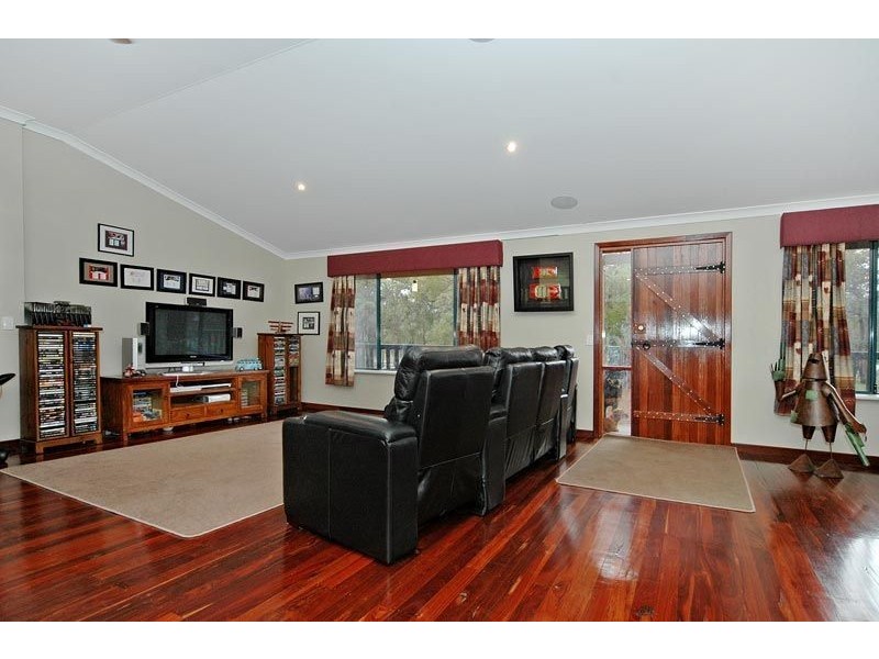 39 Jade Loop, Carabooda WA 6033