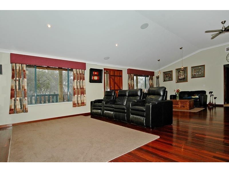 39 Jade Loop, Carabooda WA 6033