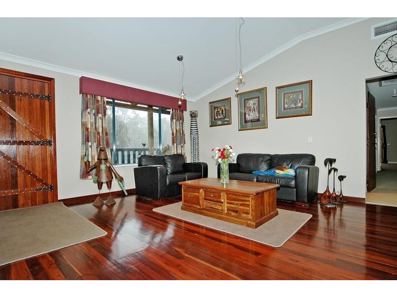 39 Jade Loop, Carabooda WA 6033