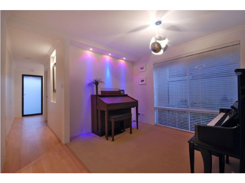 31 Grandoak Drive, Clarkson WA 6030