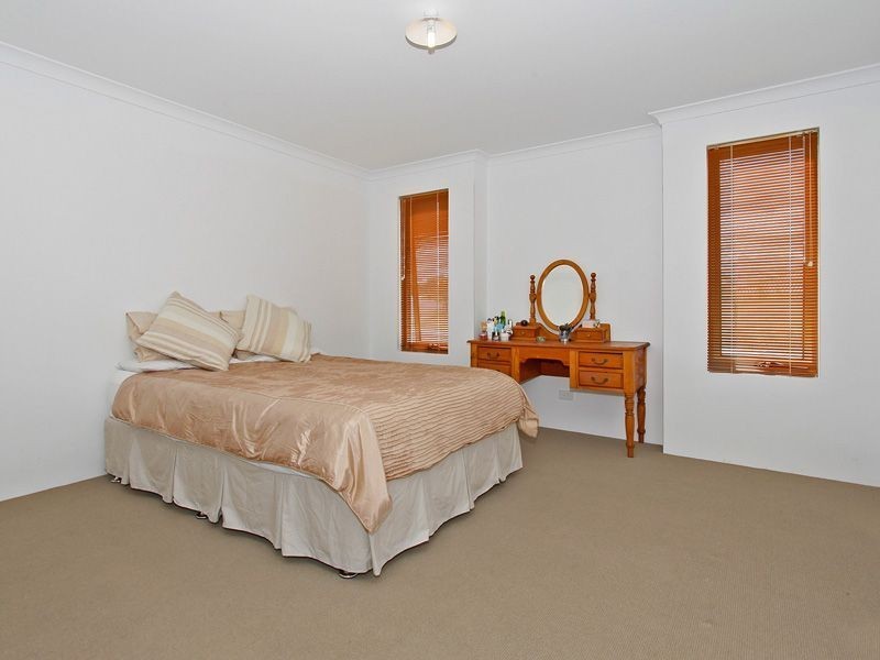 2 Shiralee Bend, Carramar WA 6031