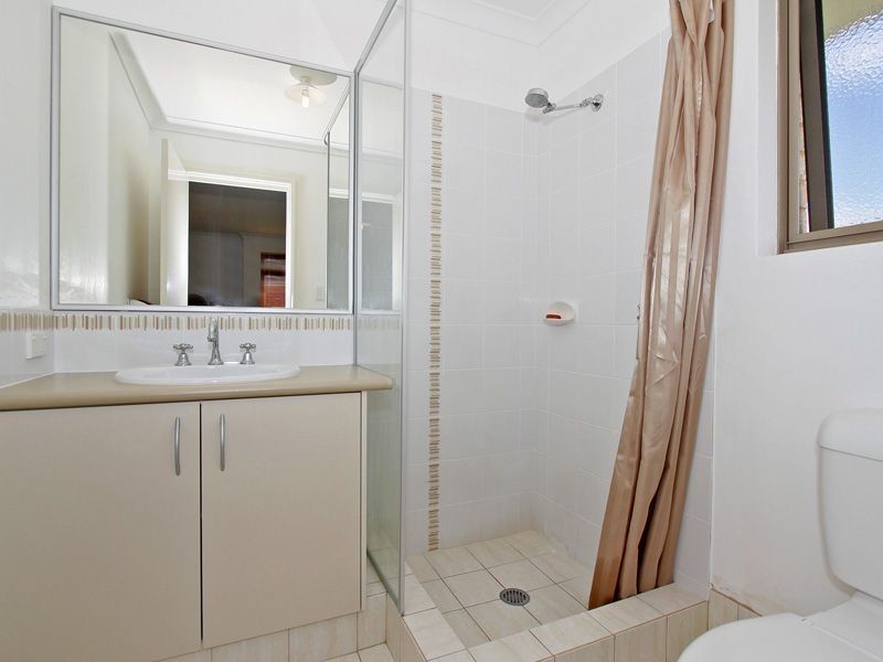 2 Shiralee Bend, Carramar WA 6031