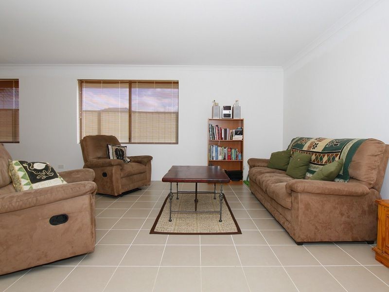 2 Shiralee Bend, Carramar WA 6031