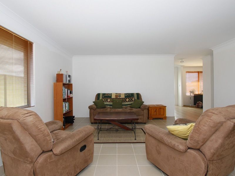 2 Shiralee Bend, Carramar WA 6031