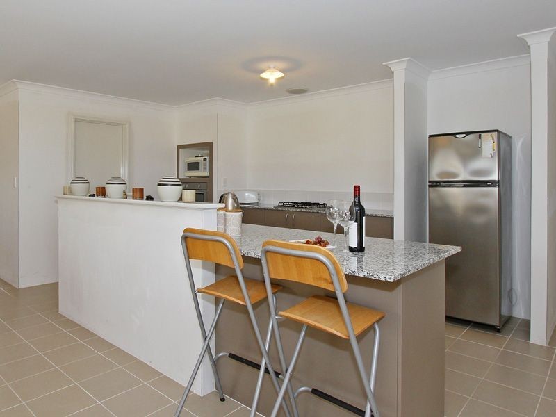 2 Shiralee Bend, Carramar WA 6031