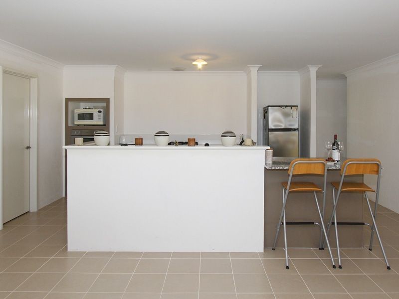 2 Shiralee Bend, Carramar WA 6031