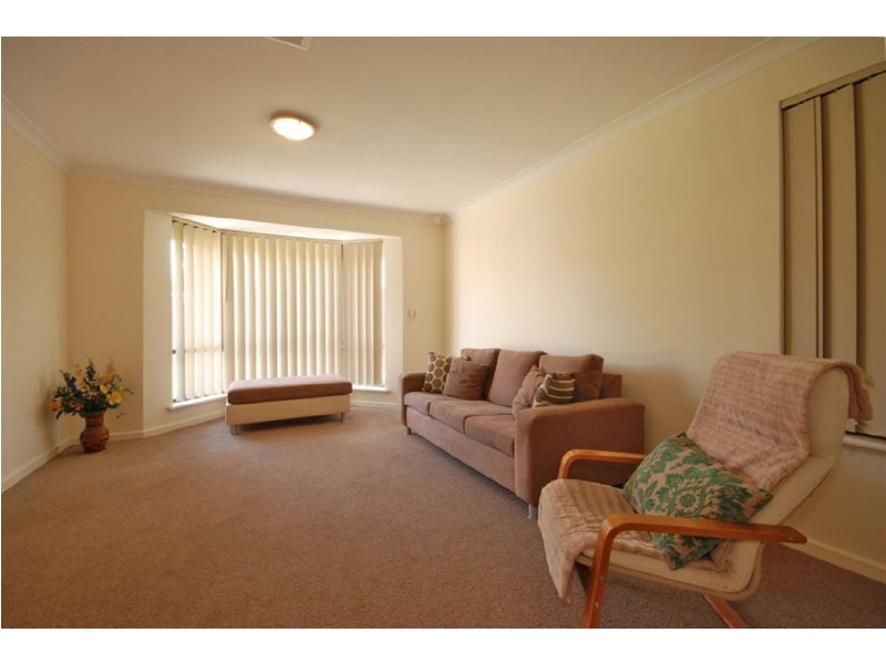 8 Pebblewood Road, Woodvale WA 6026