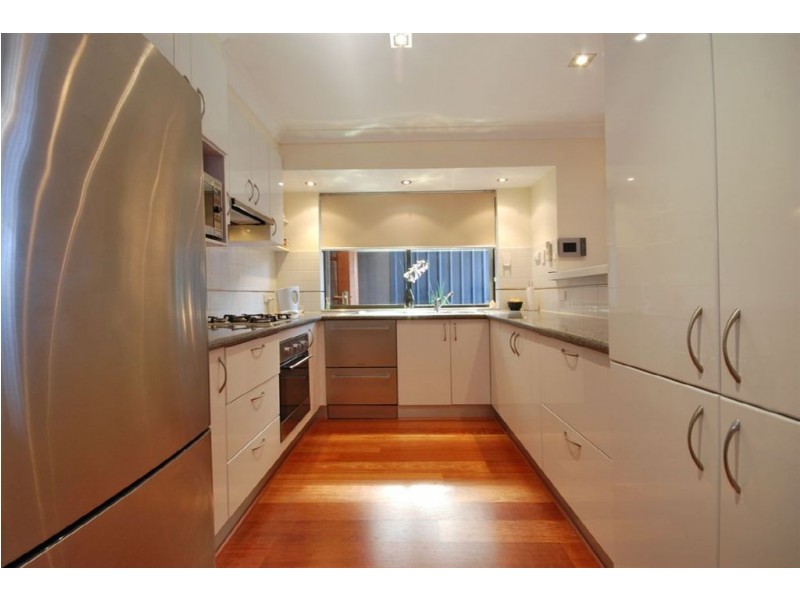 8 Pebblewood Road, Woodvale WA 6026