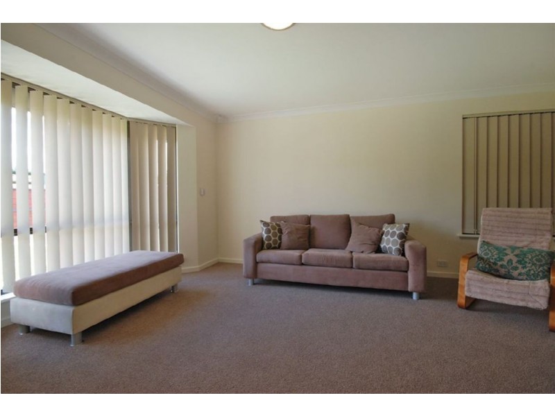 8 Pebblewood Road, Woodvale WA 6026