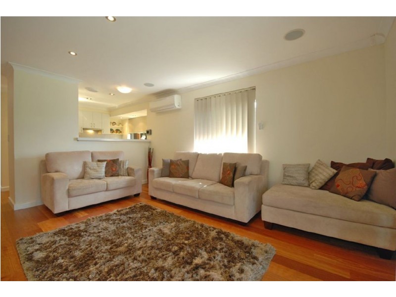 8 Pebblewood Road, Woodvale WA 6026