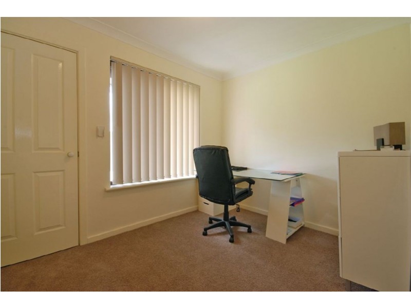 8 Pebblewood Road, Woodvale WA 6026