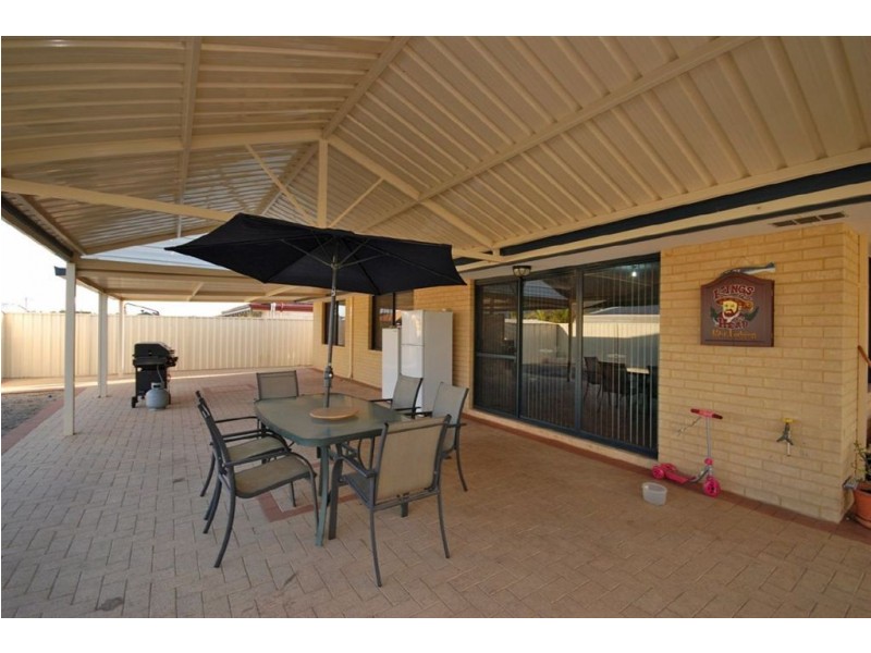 22 Apsley Bend, Tapping WA 6065