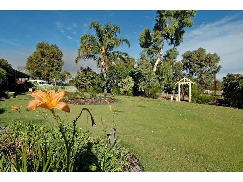 539 Neaves Road, Mariginiup WA 6065