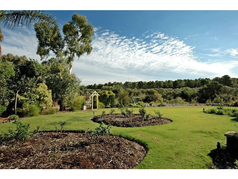 539 Neaves Road, Mariginiup WA 6065