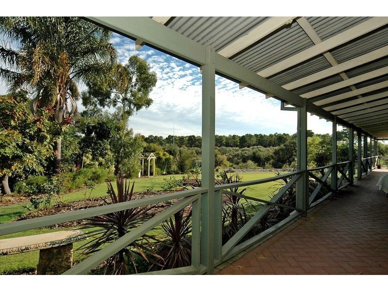 539 Neaves Road, Mariginiup WA 6065