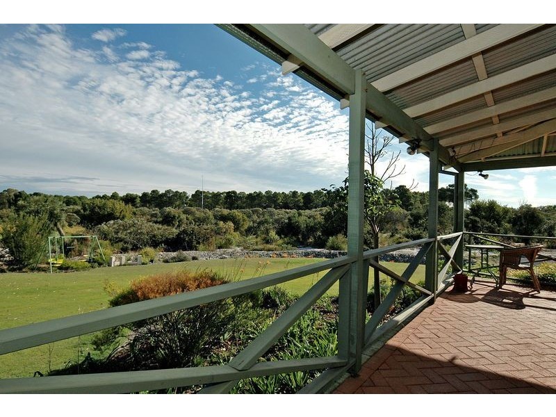 539 Neaves Road, Mariginiup WA 6065