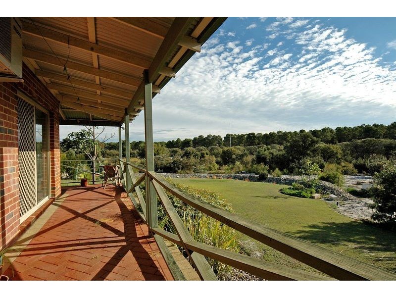 539 Neaves Road, Mariginiup WA 6065