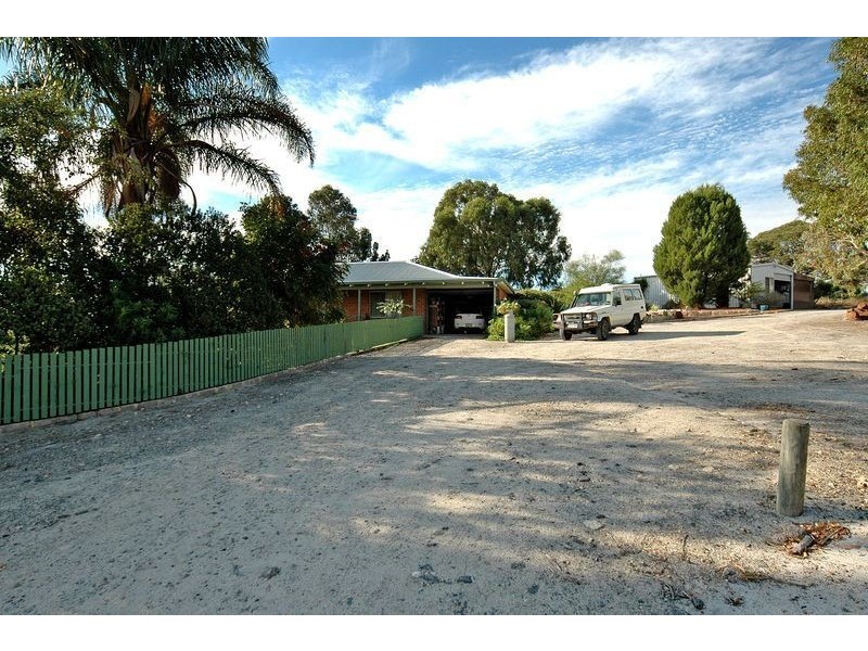539 Neaves Road, Mariginiup WA 6065