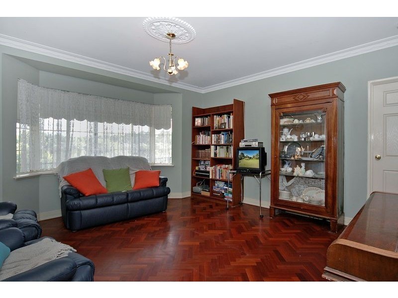 539 Neaves Road, Mariginiup WA 6065