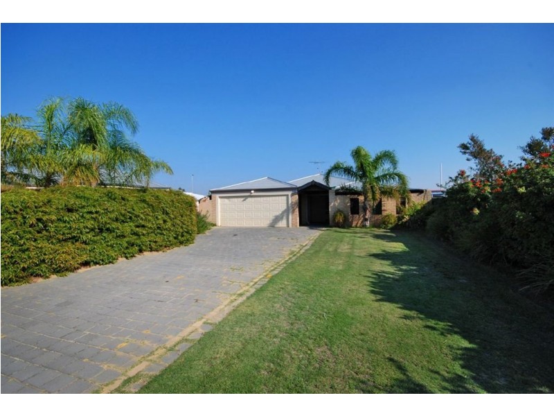 18 Retreat Green, Banksia Grove WA 6031