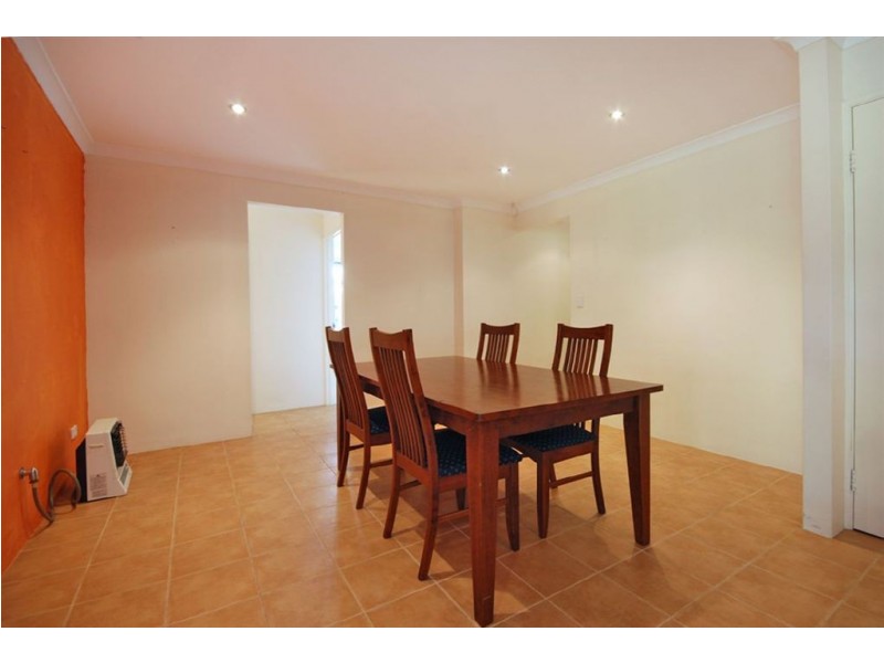 18 Retreat Green, Banksia Grove WA 6031