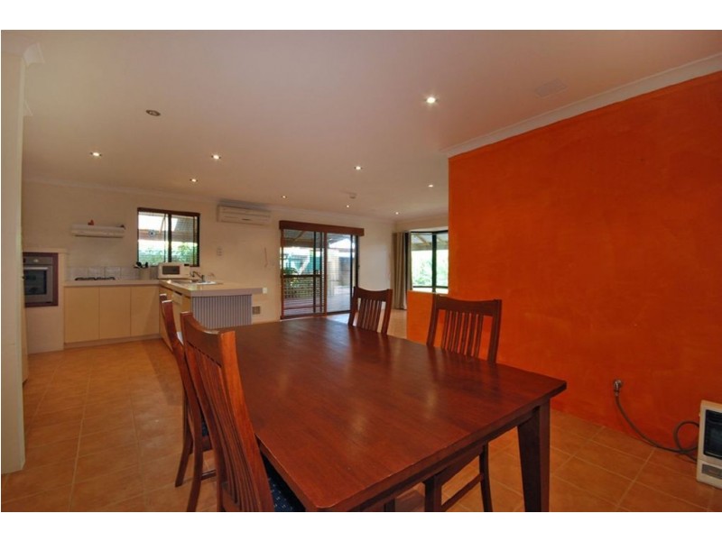 18 Retreat Green, Banksia Grove WA 6031