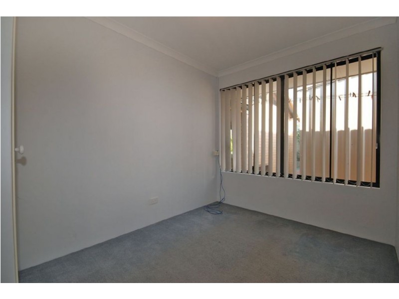 18 Retreat Green, Banksia Grove WA 6031