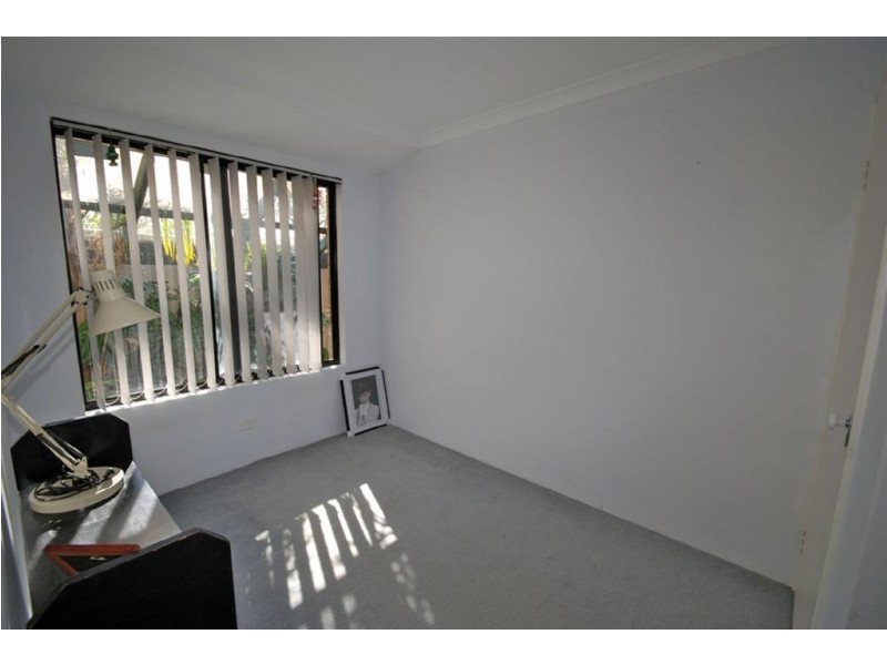 18 Retreat Green, Banksia Grove WA 6031