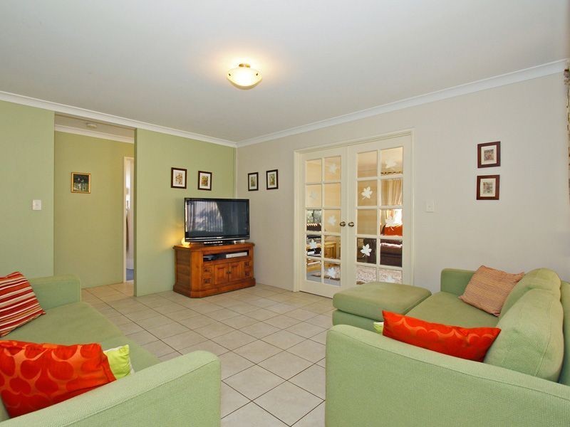 35 Clarafield Meander, Tapping WA 6065