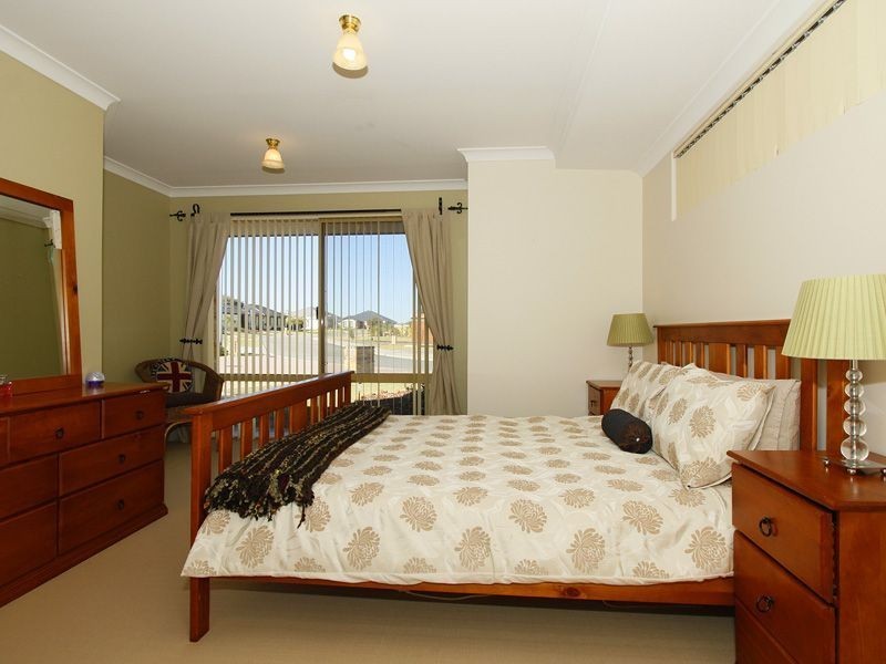 35 Clarafield Meander, Tapping WA 6065