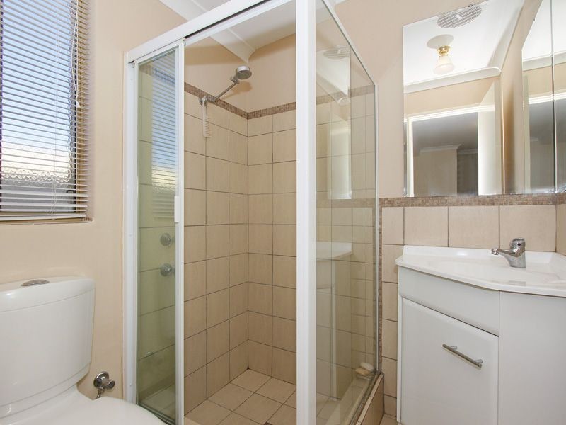 35 Clarafield Meander, Tapping WA 6065