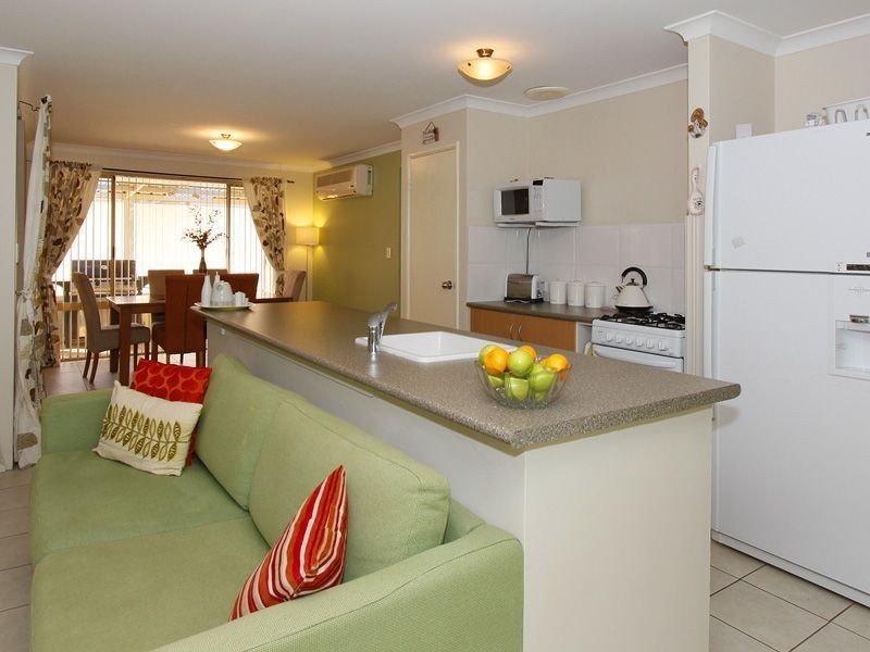 35 Clarafield Meander, Tapping WA 6065